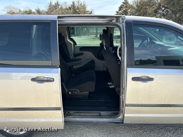 image for item DV0863 2016 Dodge Grand Caravan van