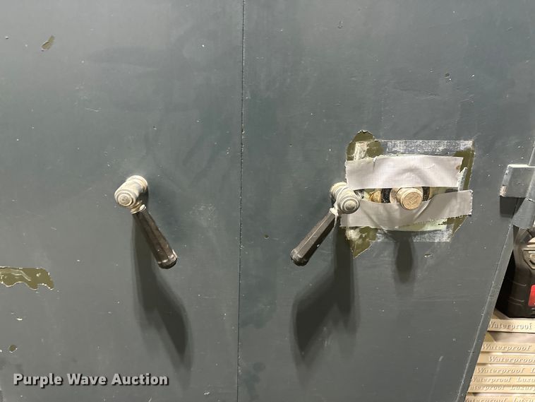 image for item DV0869 Mosler  safe