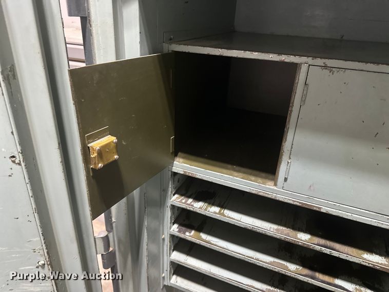 image for item DV0869 Mosler  safe