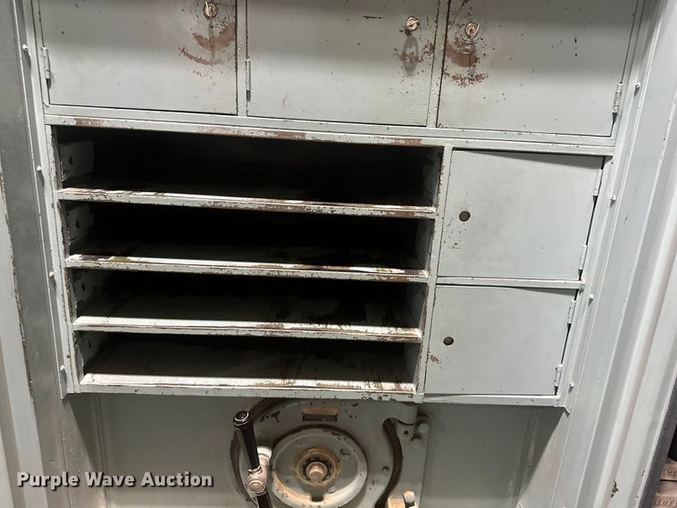 image for item DV0869 Mosler  safe