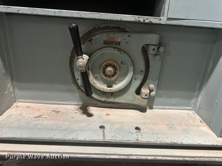 image for item DV0869 Mosler  safe