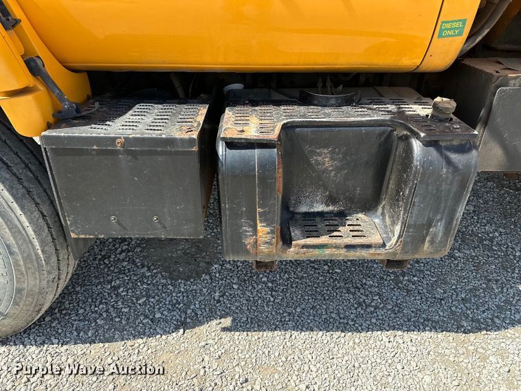 image for item DV0872 2000 GMC C8500 dump truck