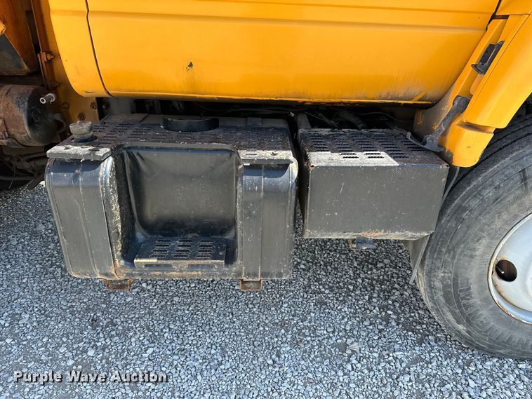 image for item DV0872 2000 GMC C8500 dump truck