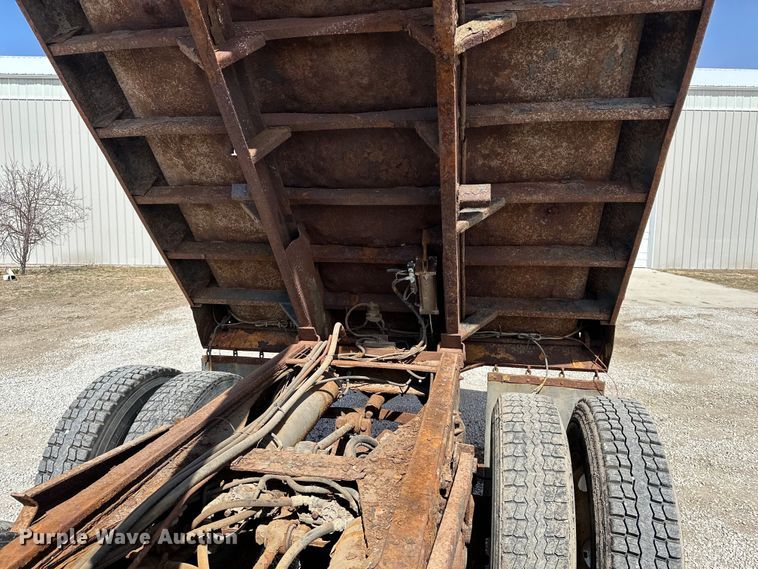 image for item DV0872 2000 GMC C8500 dump truck