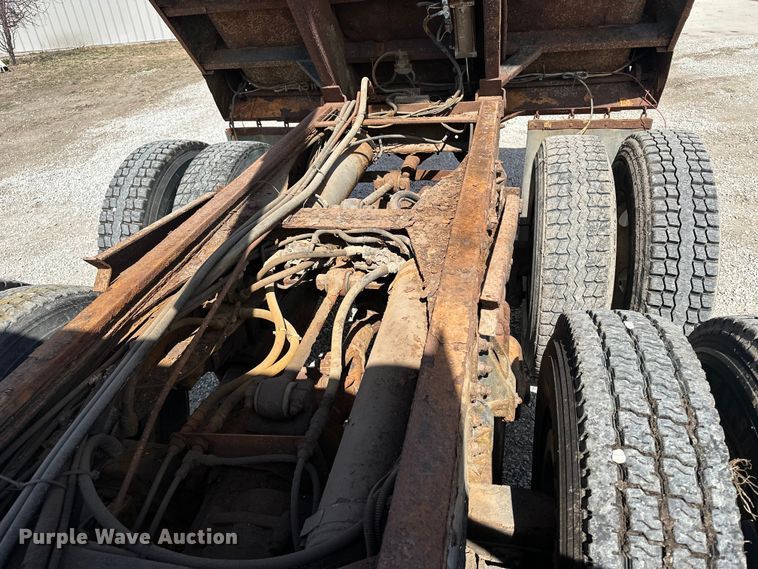 image for item DV0872 2000 GMC C8500 dump truck