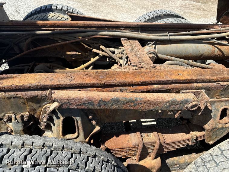 image for item DV0872 2000 GMC C8500 dump truck