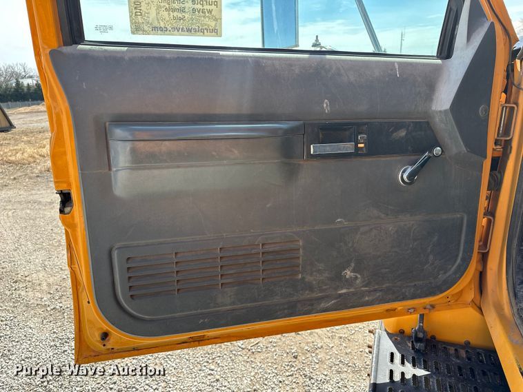 image for item DV0872 2000 GMC C8500 dump truck