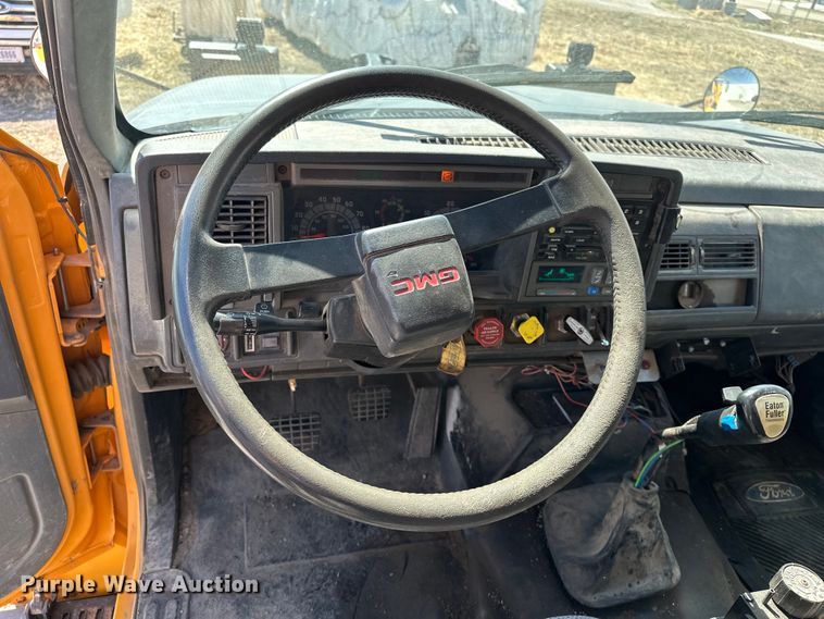 image for item DV0872 2000 GMC C8500 dump truck