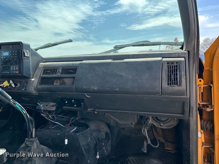 image for item DV0872 2000 GMC C8500 dump truck