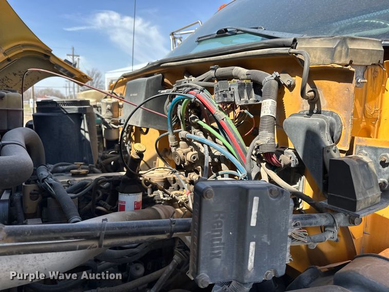 image for item DV0872 2000 GMC C8500 dump truck