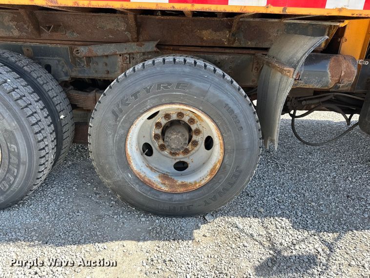 image for item DV0872 2000 GMC C8500 dump truck