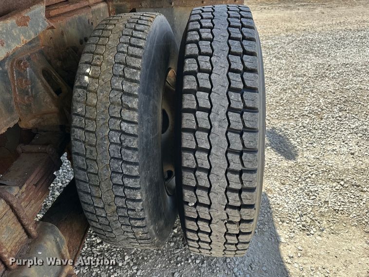 image for item DV0872 2000 GMC C8500 dump truck