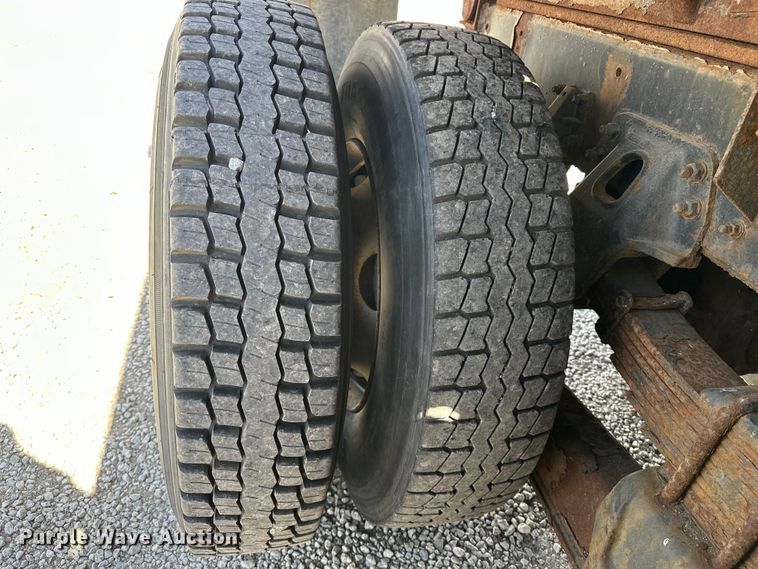 image for item DV0872 2000 GMC C8500 dump truck