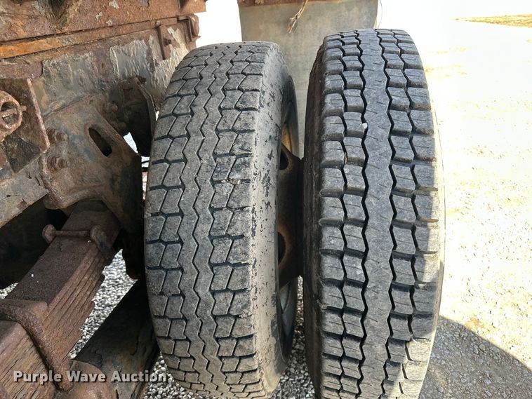 image for item DV0872 2000 GMC C8500 dump truck