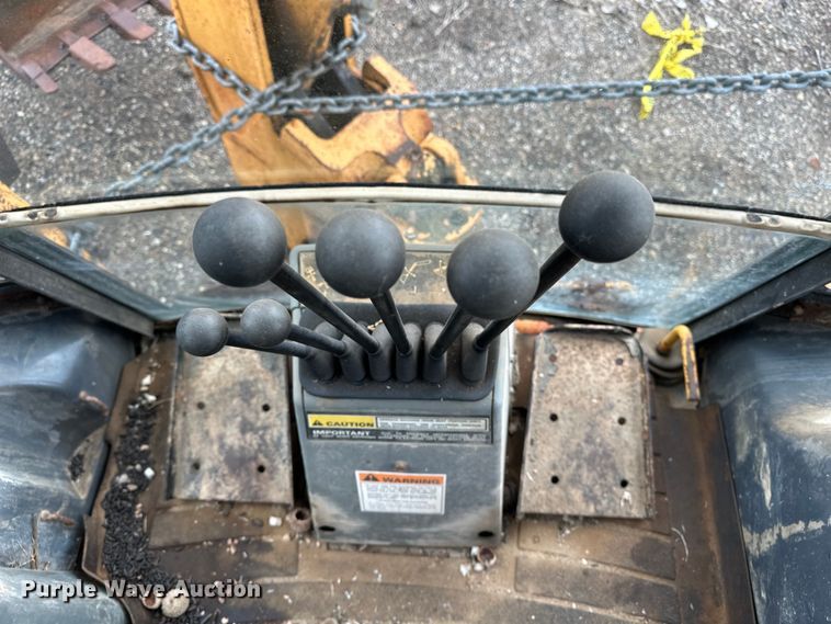 image for item DV0893 1998 Case 580L Series 2 backhoe