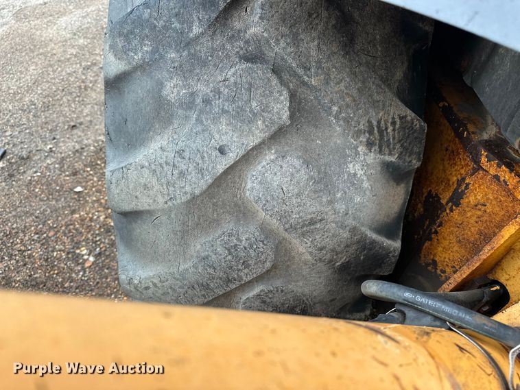 image for item DV0893 1998 Case 580L Series 2 backhoe