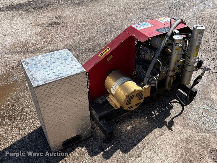 image for item DX5960 Max Air 55 air compressor
