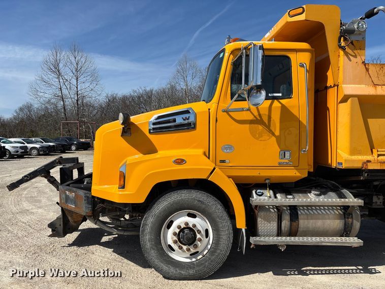 image for item DY0406 2014 Western Star 4700 SB dump truck