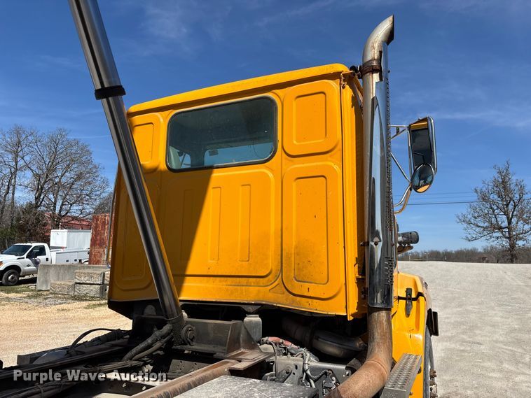 image for item DY0406 2014 Western Star 4700 SB dump truck