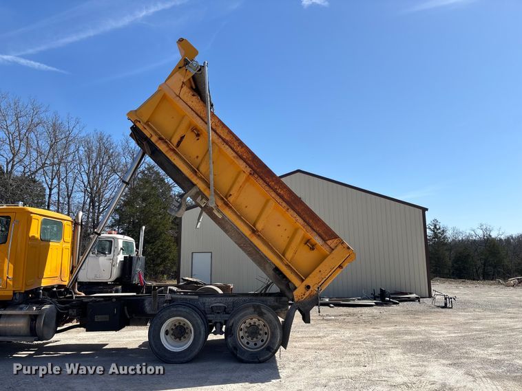 image for item DY0406 2014 Western Star 4700 SB dump truck