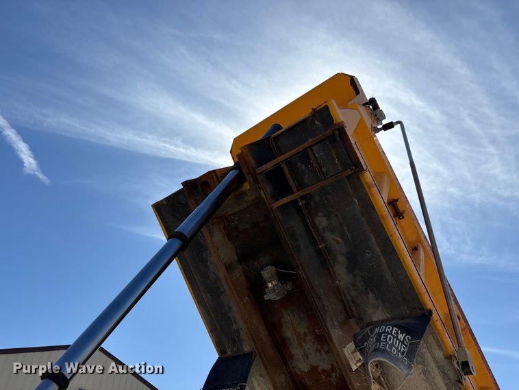 image for item DY0406 2014 Western Star 4700 SB dump truck