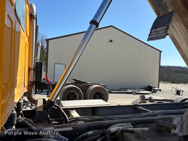 image for item DY0406 2014 Western Star 4700 SB dump truck