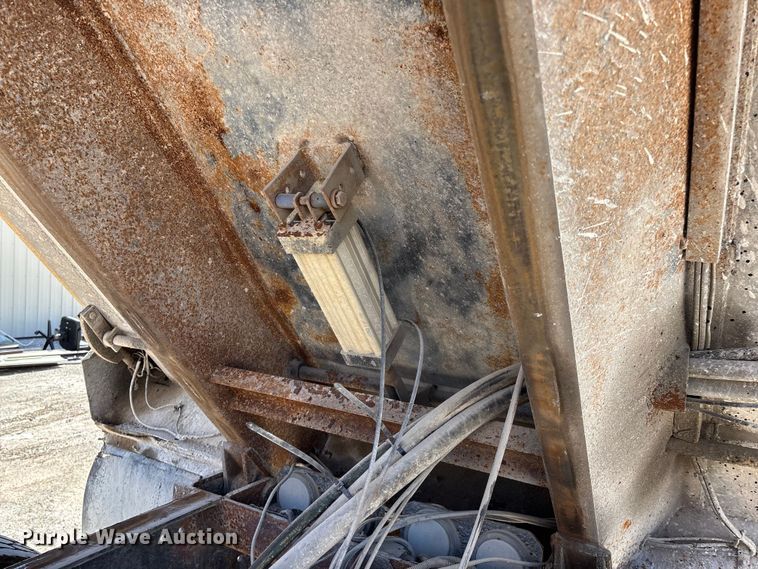 image for item DY0406 2014 Western Star 4700 SB dump truck