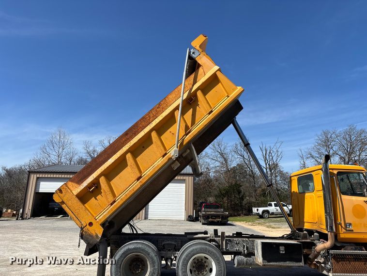 image for item DY0406 2014 Western Star 4700 SB dump truck