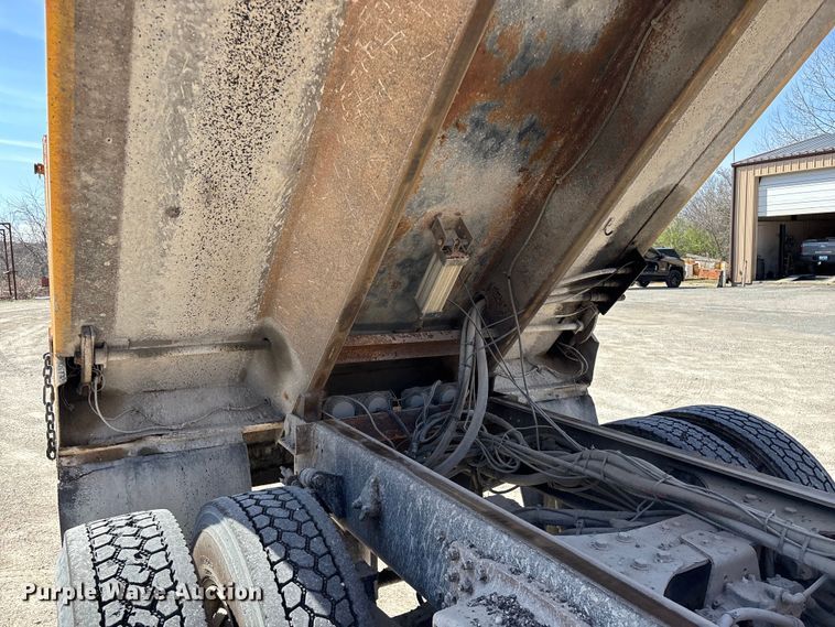 image for item DY0406 2014 Western Star 4700 SB dump truck