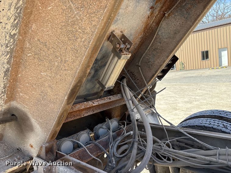 image for item DY0406 2014 Western Star 4700 SB dump truck