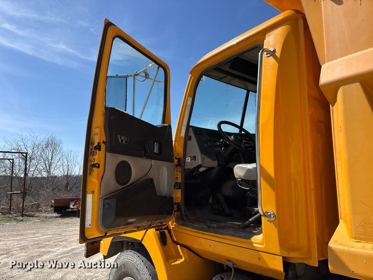 image for item DY0406 2014 Western Star 4700 SB dump truck