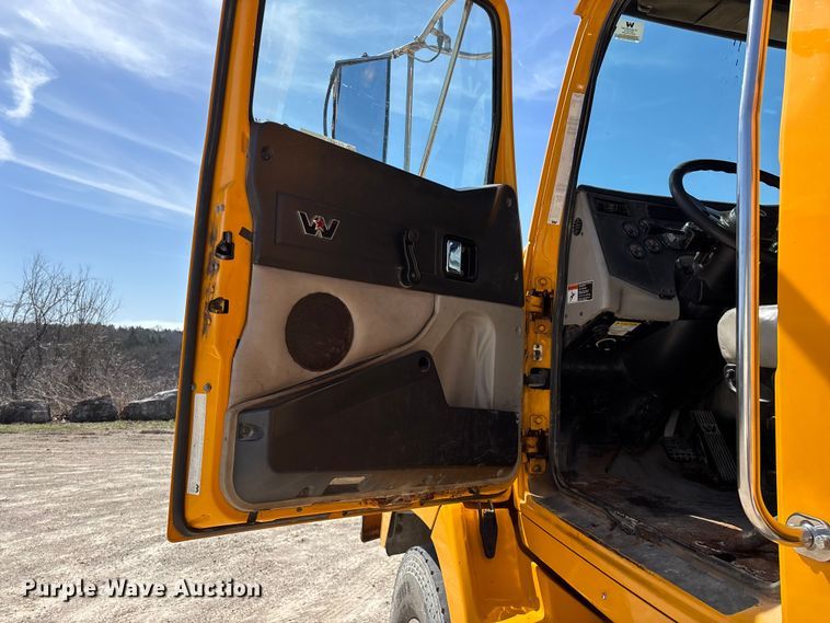 image for item DY0406 2014 Western Star 4700 SB dump truck