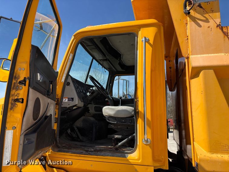 image for item DY0406 2014 Western Star 4700 SB dump truck