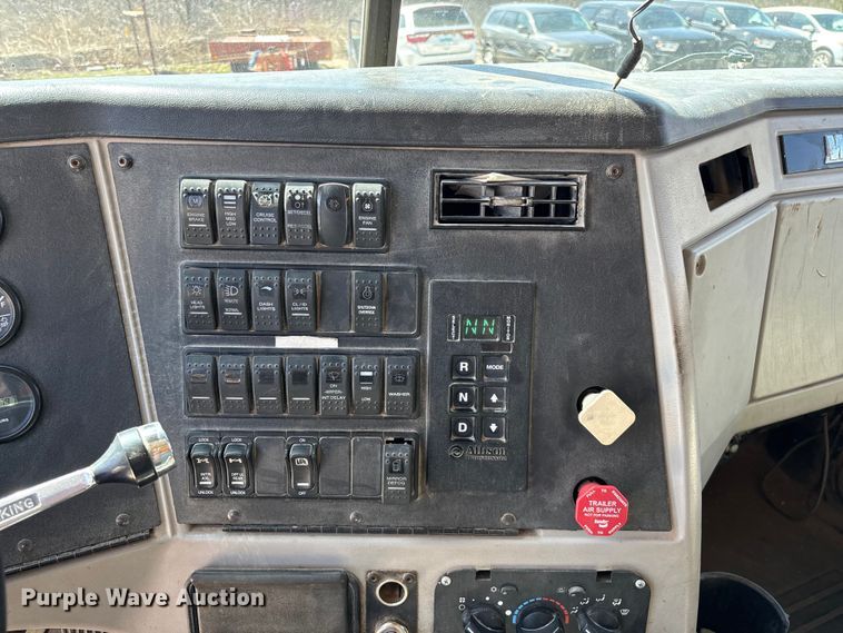 image for item DY0406 2014 Western Star 4700 SB dump truck