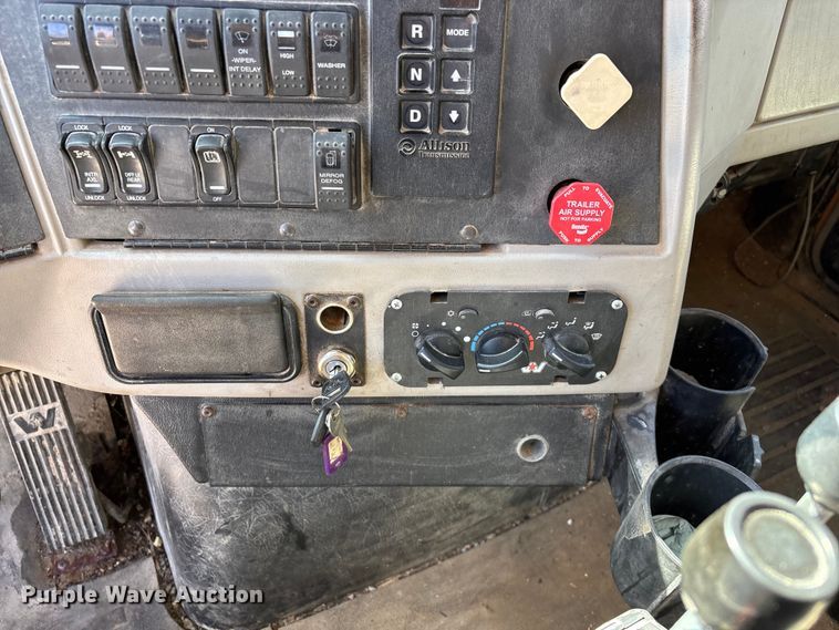 image for item DY0406 2014 Western Star 4700 SB dump truck