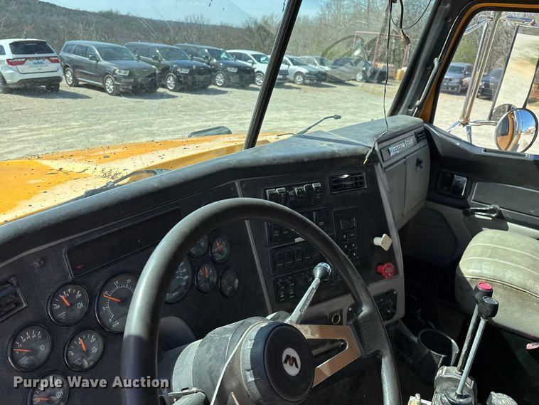 image for item DY0406 2014 Western Star 4700 SB dump truck