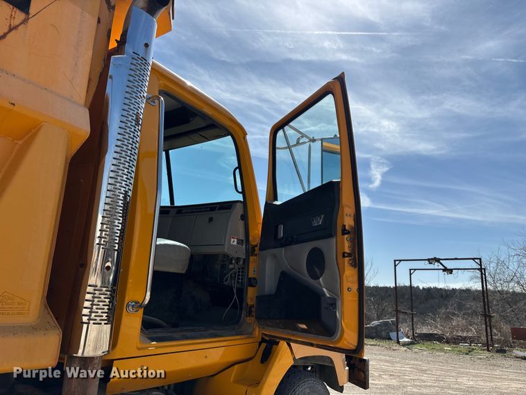 image for item DY0406 2014 Western Star 4700 SB dump truck
