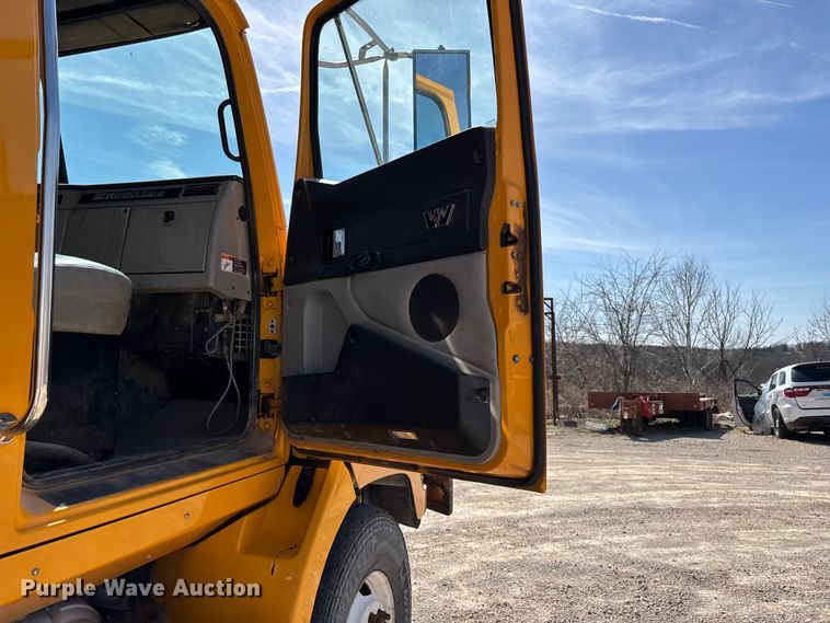 image for item DY0406 2014 Western Star 4700 SB dump truck