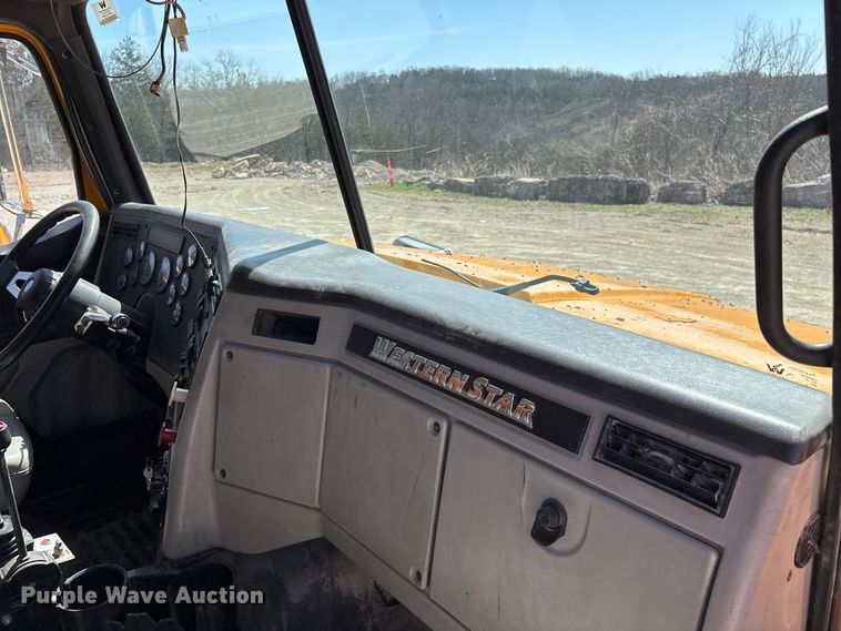 image for item DY0406 2014 Western Star 4700 SB dump truck