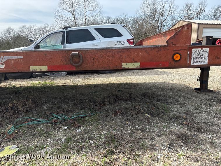image for item DY0411 1995 Talbert equipment trailer