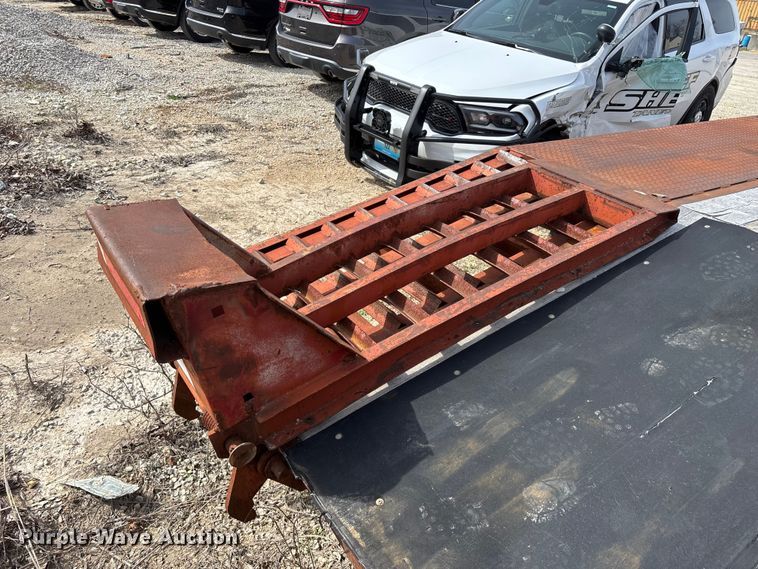 image for item DY0411 1995 Talbert equipment trailer