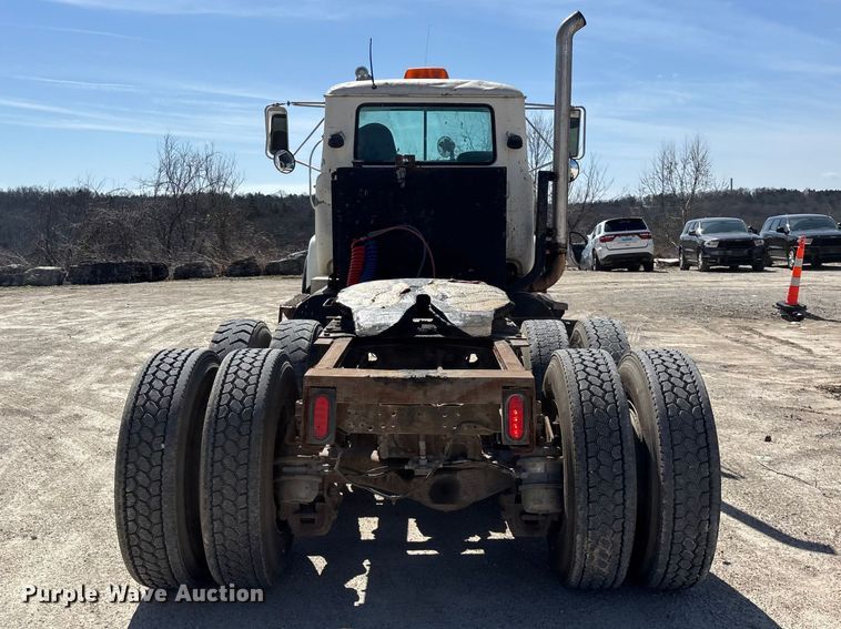 image for item DY0425 1986 Mack RW753 semi truck