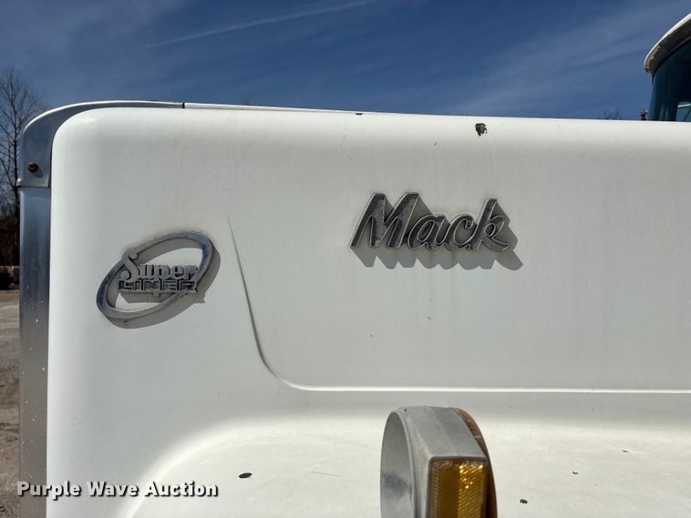 image for item DY0425 1986 Mack RW753 semi truck