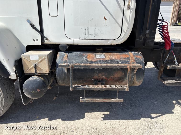 image for item DY0425 1986 Mack RW753 semi truck