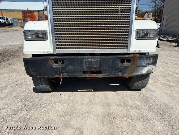 image for item DY0425 1986 Mack RW753 semi truck