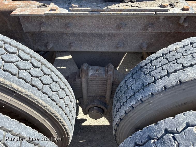 image for item DY0425 1986 Mack RW753 semi truck