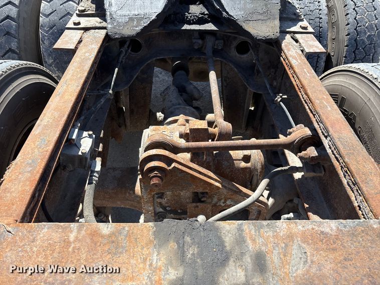 image for item DY0425 1986 Mack RW753 semi truck