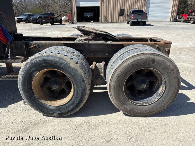 image for item DY0425 1986 Mack RW753 semi truck