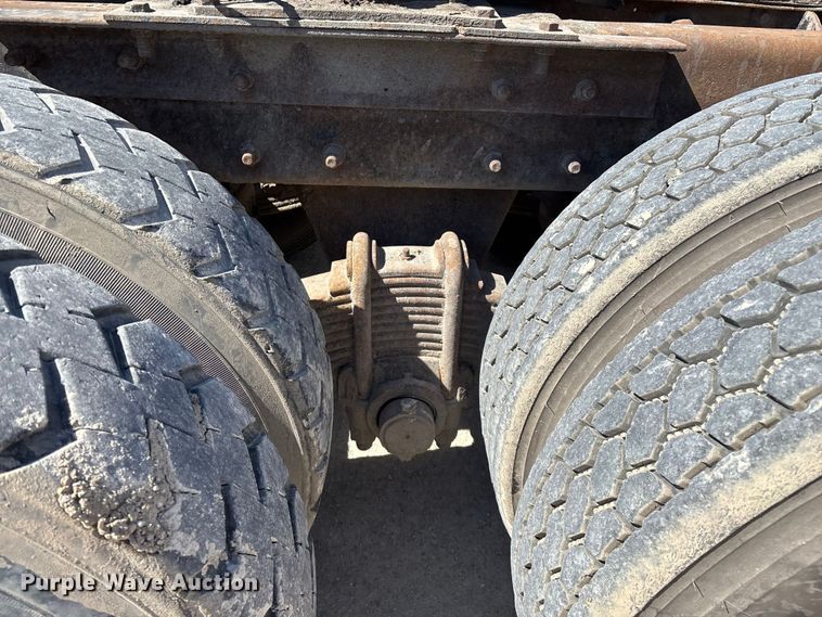 image for item DY0425 1986 Mack RW753 semi truck