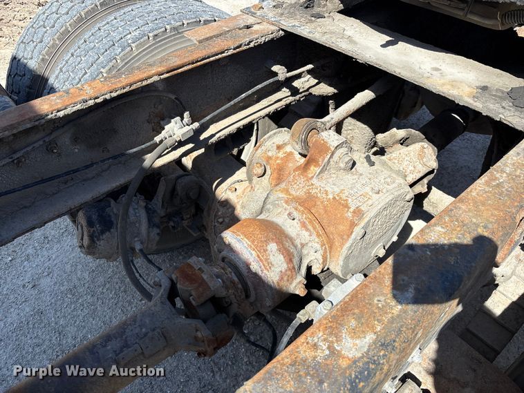 image for item DY0425 1986 Mack RW753 semi truck